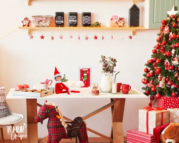 Porte d'entrée grise avec inscription pour LUTIN SEULEMENT , repositionnable et réutilisable chaque année pour faire revenir la magie de Noël! – Image 2